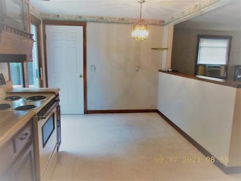 18 Redden St, Springfield, MA 01119 photo 11