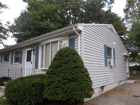 18 Redden St, Springfield, MA 01119 photo 3