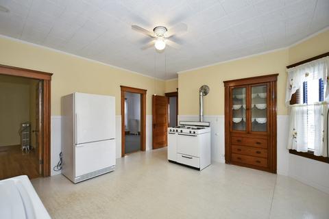27 Kosta St, Worcester, MA 01607 photo 8
