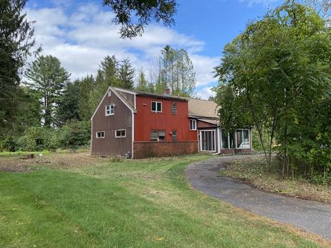105 Plain St, Easthampton, MA 01027 photo 2