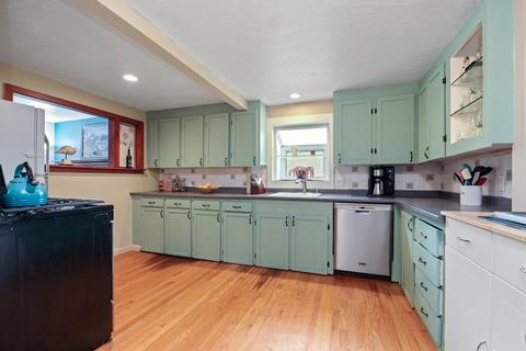 9 Myrtle St, Beverly, MA 01915 photo 6