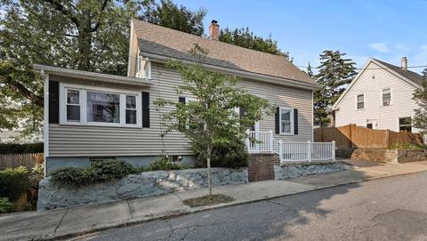 9 Myrtle St, Beverly, MA 01915 photo 2