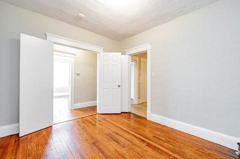 910 Chicopee St, Chicopee, MA 01013 photo 6