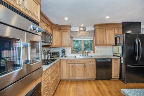 2 Orrantia Cir, Danvers, MA 01923 photo 3