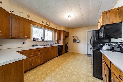 11 Storrs St, Ware, MA 01082 photo 9
