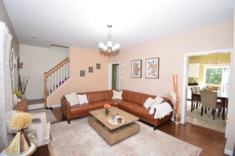 22 Arrowsic St, Worcester, MA 01606 photo 2