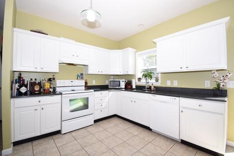 22 Arrowsic St, Worcester, MA 01606 photo 5