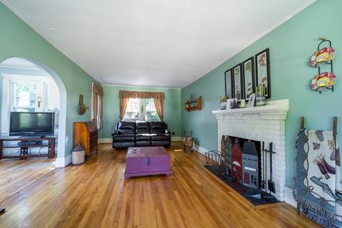 2 Trinity Ave, Worcester, MA 01605 photo 4
