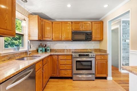 6 Summer Ave, Reading, MA 01867 photo 4