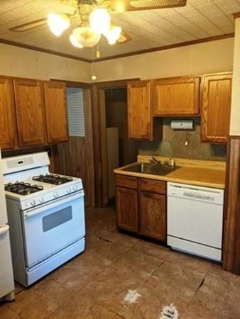 14 Schley St, Springfield, MA 01109 photo 6