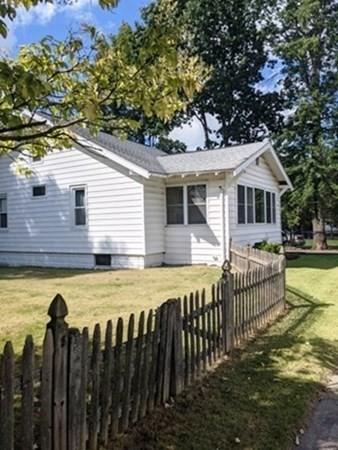 14 Schley St, Springfield, MA 01109 photo 1