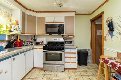 64 Saint James Cir, Springfield, MA 01104 photo 8