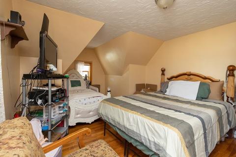64 Saint James Cir, Springfield, MA 01104 photo 14