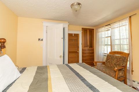 64 Saint James Cir, Springfield, MA 01104 photo 15