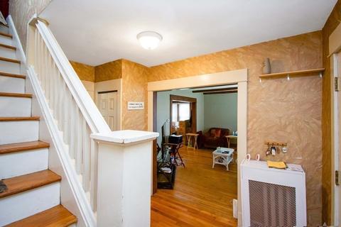 89 Athol St, Springfield, MA 01107 photo 4