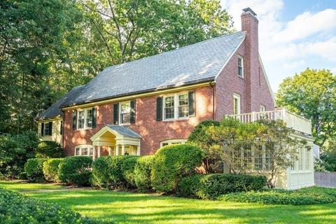 60 Dover Rd, Wellesley, MA 02482 photo 2