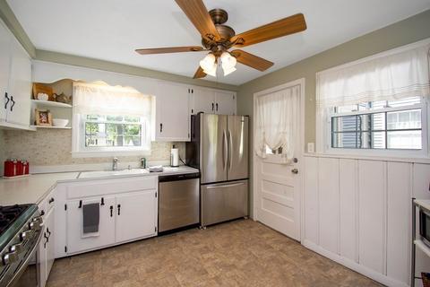 46 Burnside Ter, Springfield, MA 01118 photo 9