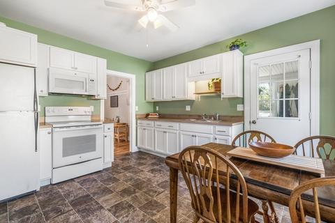 80 Myrtle Ave, Webster, MA 01570 photo 9
