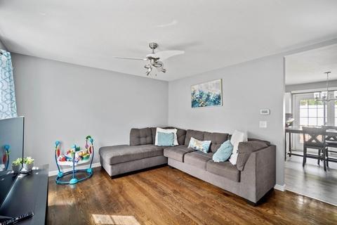 25 Burke St, Springfield, MA 01151 photo 4