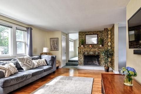 39 Simpson Dr, Framingham, MA 01701 photo 4