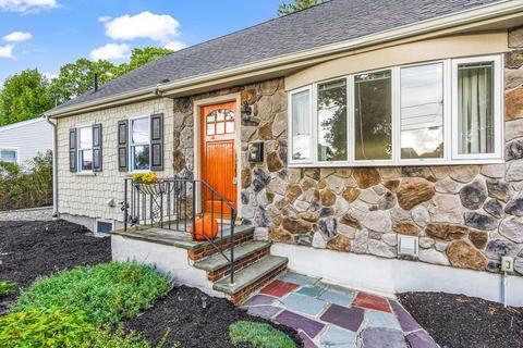 21 Dewitt Rd, Stoneham, MA 02180 photo 3