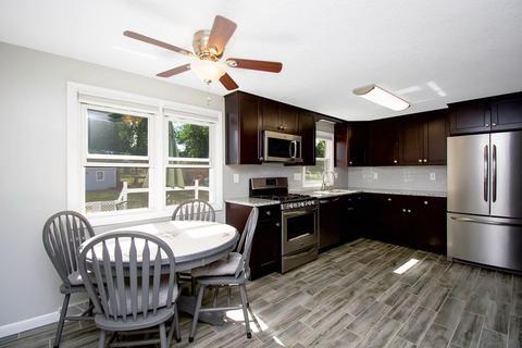 85 Penncastle St, Springfield, MA 01129 photo 4
