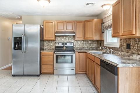 169 Temi Rd, Raynham, MA 02767 photo 3