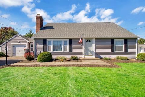 218 Winton St, Springfield, MA 01118 photo 1