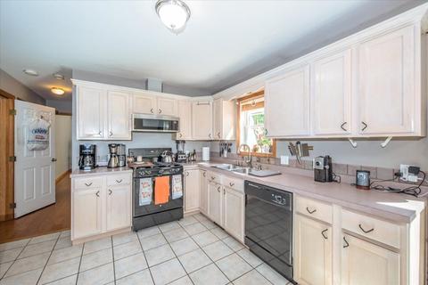 2 Shade Tree Ln, Acushnet, MA 02743 photo 5