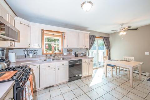 2 Shade Tree Ln, Acushnet, MA 02743 photo 4