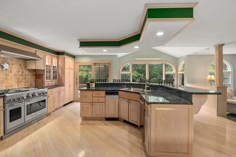 4 Standish Dr, Canton, MA 02021 photo 2