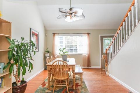 332 Parkerview St, Springfield, MA 01129 photo 9