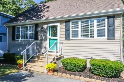 332 Parkerview St, Springfield, MA 01129 photo 1