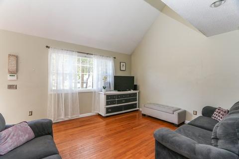 332 Parkerview St, Springfield, MA 01129 photo 8
