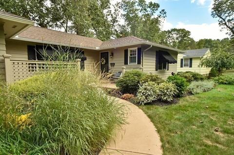 25 Robin Rd, Longmeadow, MA 01106 photo 1