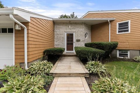 6 Alexander Cir, Marblehead, MA 01945 photo 2