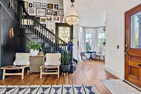 39 Abbott St, Lawrence, MA 01843 photo 2