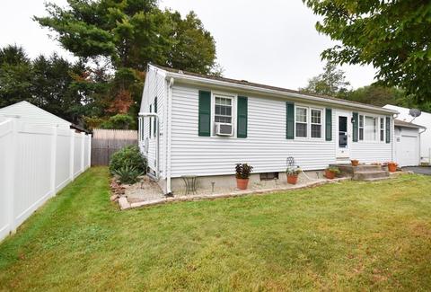 39 Gardens Dr, Springfield, MA 01119 photo 2