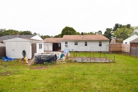 39 Gardens Dr, Springfield, MA 01119 photo 5