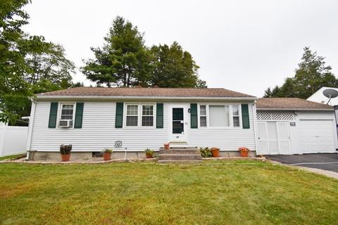 39 Gardens Dr, Springfield, MA 01119 photo 4
