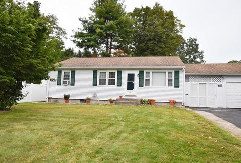 39 Gardens Dr, Springfield, MA 01119 photo 3