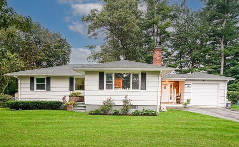 148 Glenoak Dr, Springfield, MA 01129 photo 1