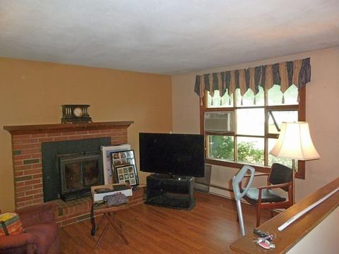 132 Plain St, Easthampton, MA 01027 photo 4