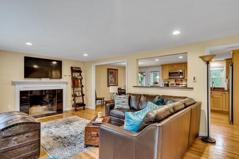 3 Fiske Ave, Upton, MA 01568 photo 2