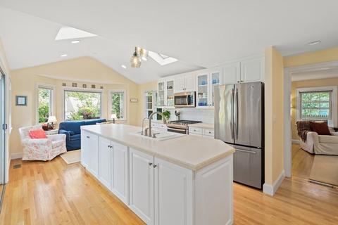 34 Lilly Ln, Dedham, MA 02026 photo 3