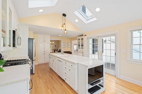 34 Lilly Ln, Dedham, MA 02026 photo 4