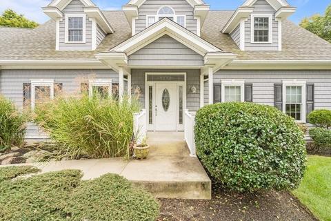 79 Spring St, Stoneham, MA 02180 photo 3