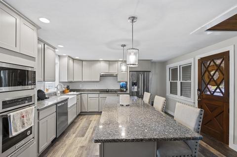 39 Bates St, Mendon, MA 01756 photo 3