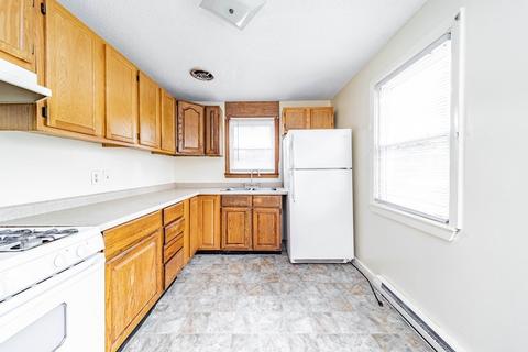 89 Amore Rd, Springfield, MA 01109 photo 3