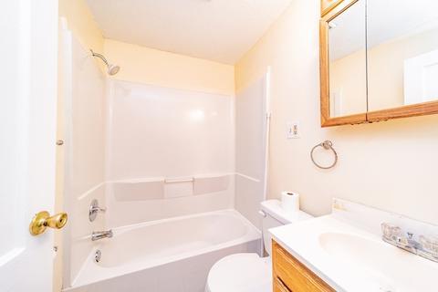89 Amore Rd, Springfield, MA 01109 photo 5